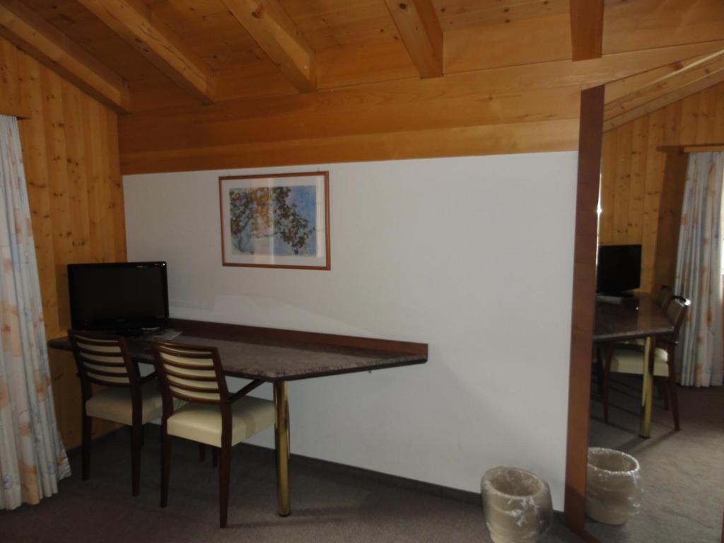 TV a/nebo společenská místnost v ubytování Hotel Steinbock Grindelwald