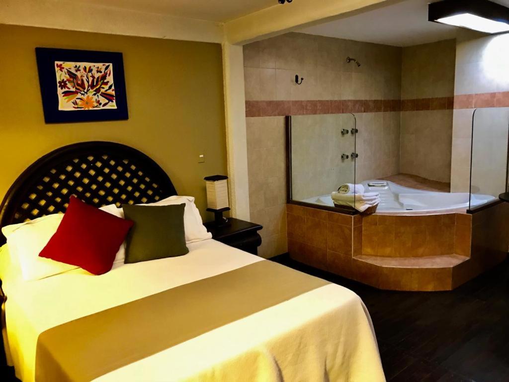 Postel nebo postele na pokoji v ubytování Spa Holistico Real Hotel
