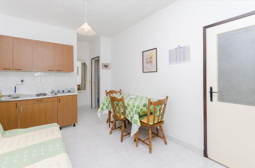 Kuchyň nebo kuchyňský kout v ubytování Apartment Niko