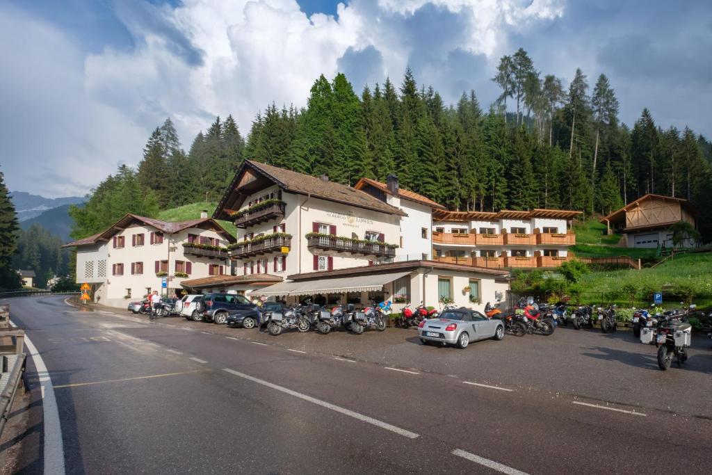 a group of motorcycles parked in front of a building at Gasthof Löwen in Nova Levante