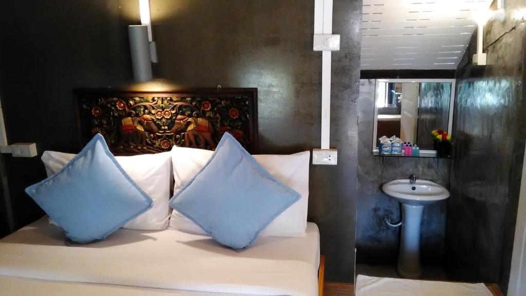 Lanta New Coconut Bungalow - 18