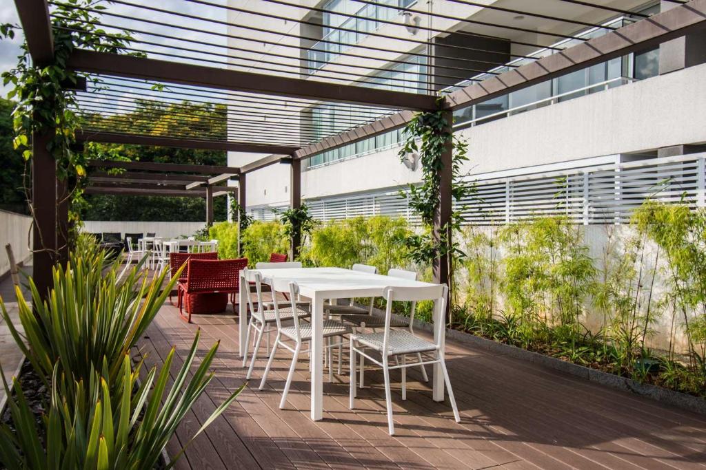  Grechi's London SP Residence
