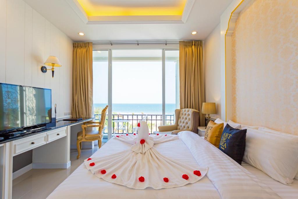 Postel nebo postele na pokoji v ubytování Art De Sea Hua Hin