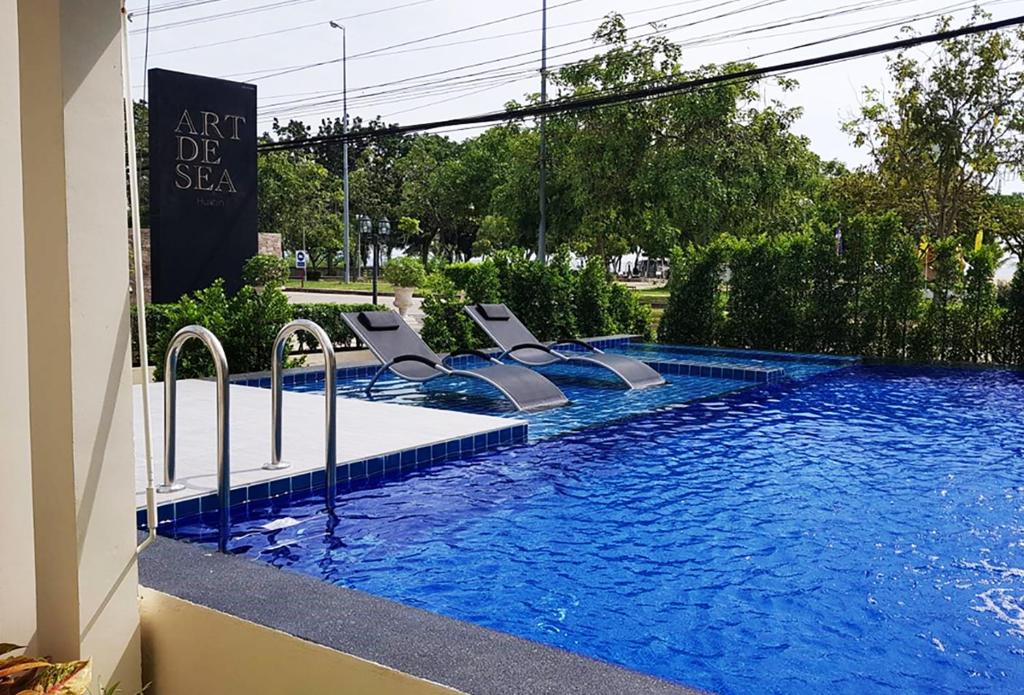 Bazén v ubytování Art De Sea Hua Hin nebo v jeho okolí
