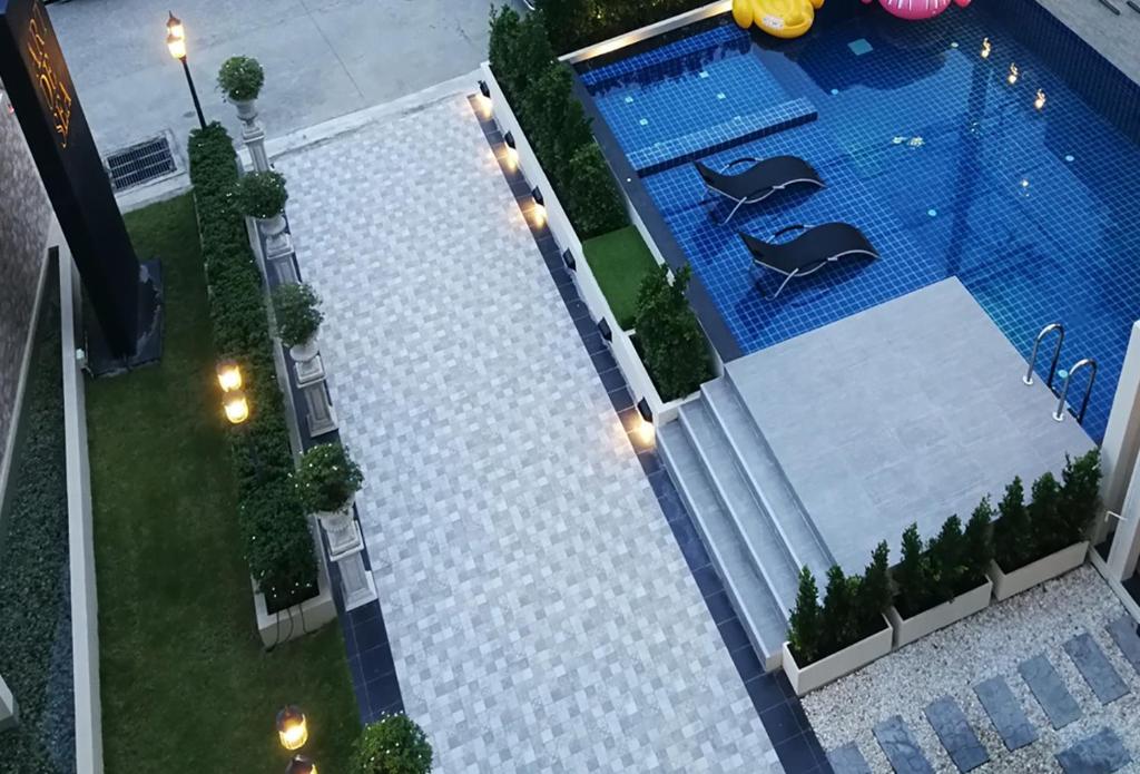 Bazén v ubytování Art De Sea Hua Hin nebo v jeho okolí