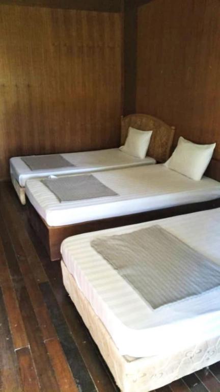 Postel nebo postele na pokoji v ubytování Benarat Lodge
