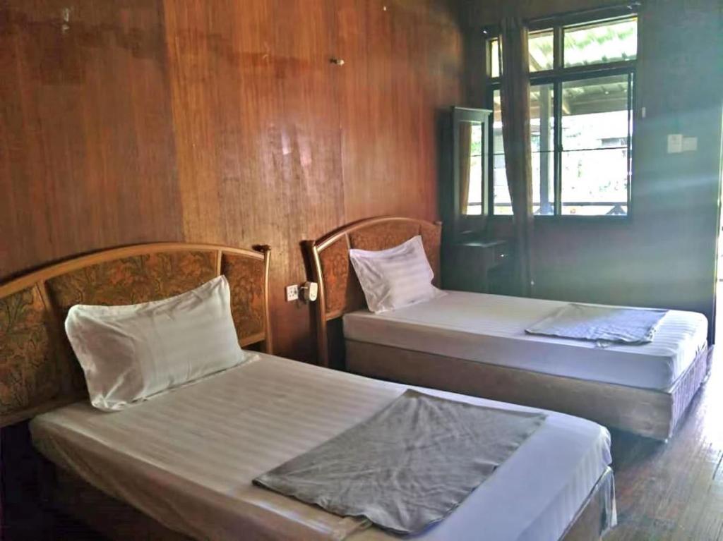 Postel nebo postele na pokoji v ubytování Benarat Lodge