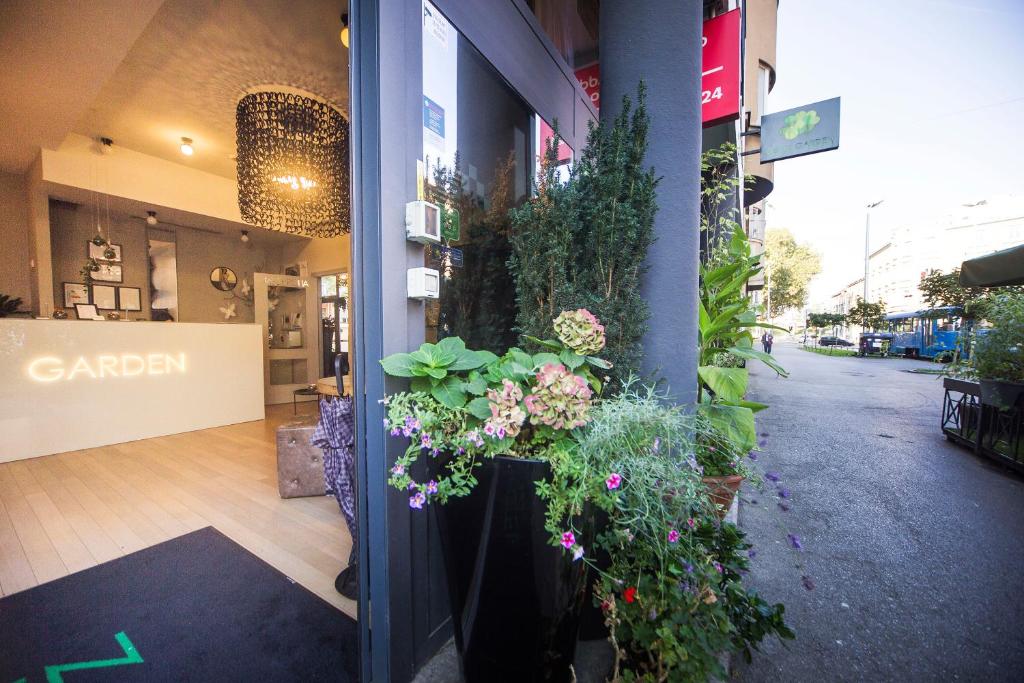 Garden Hotel - Resim 13