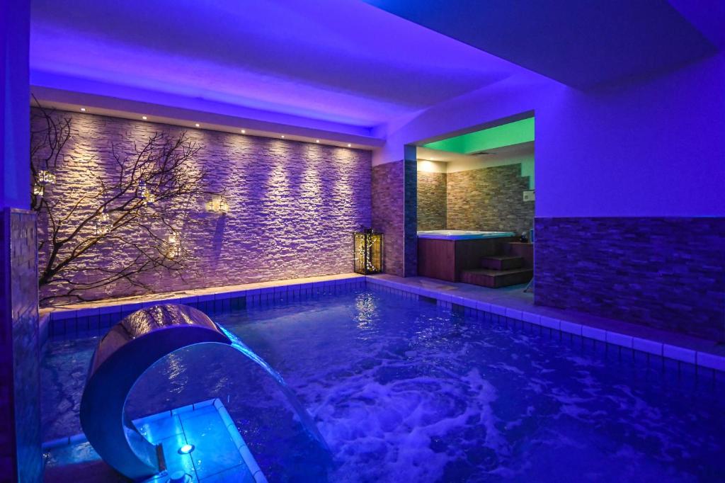 Bazén v ubytování Hotel Oliveto nebo v jeho okolí