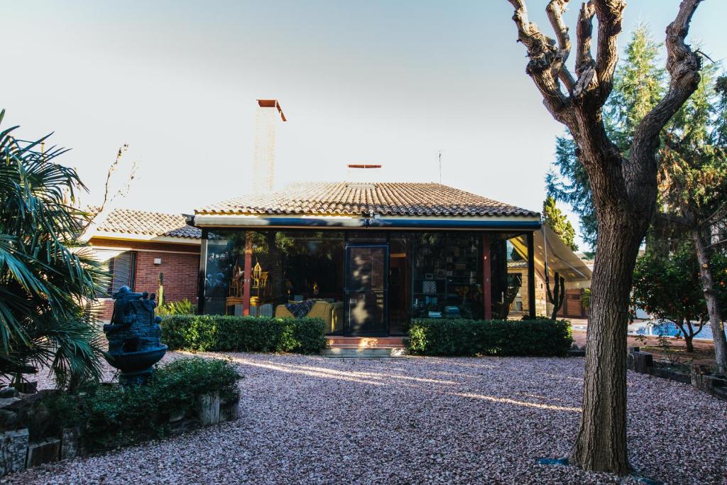 a house with a tree in front of it at Mi Refugio in Alicante