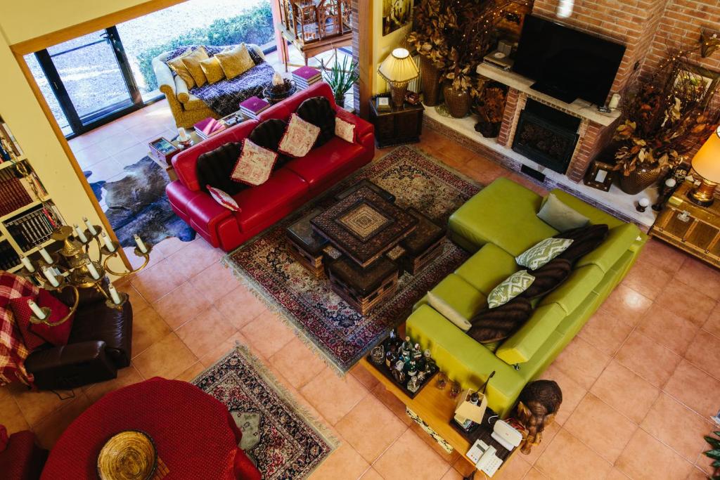 an overhead view of a living room with a couch and a fireplace at Mi Refugio in Alicante