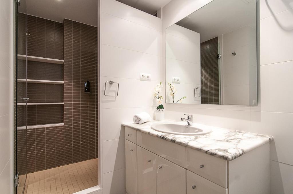 A bathroom at Weflating Diagonal
