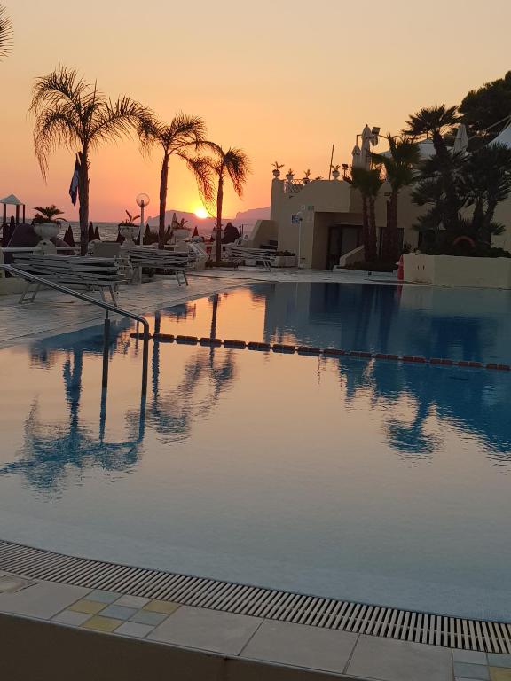 Bazén v ubytování Hotel La Playa nebo v jeho okolí
