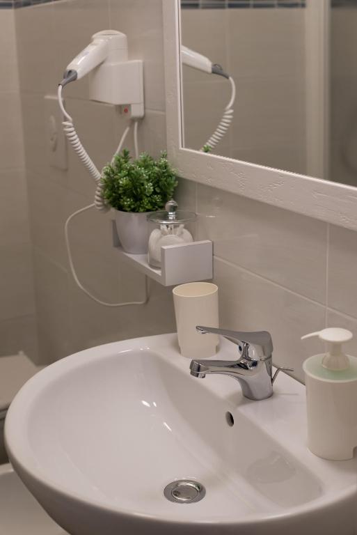 Koupelna v ubytování InGarda Rooms