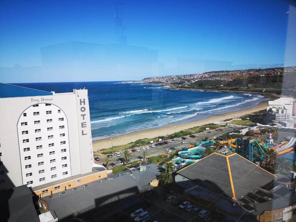 a view of a hotel and the beach at Vista Bonita Apartments in Mossel Bay