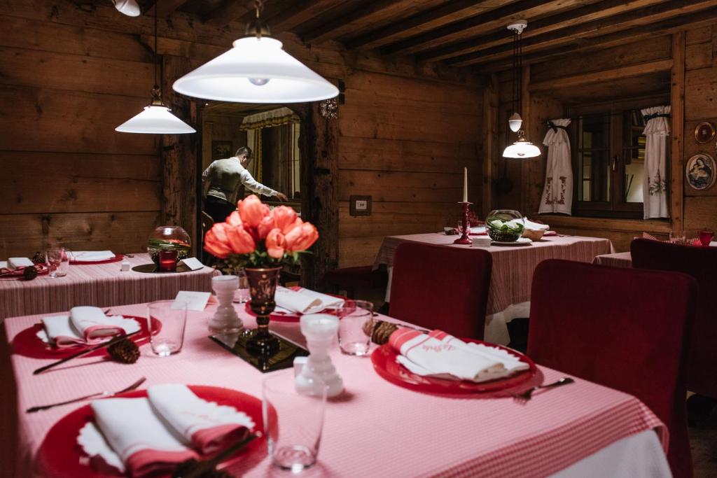Reštaurácia alebo iné gastronomické zariadenie v ubytovaní Hotel La Perla: The Leading Hotels of the World