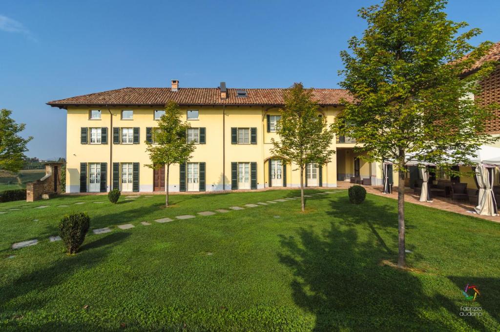 A garden outside Agriturismo Podere La Piazza