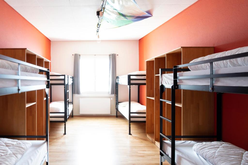 Postel nebo postele na pokoji v ubytování Hostel Rotschuo Jugend- und Familienferien