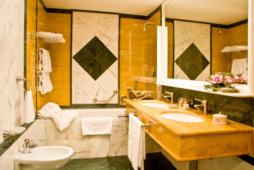 Koupelna v ubytování Grand Hotel des Iles Borromées & SPA