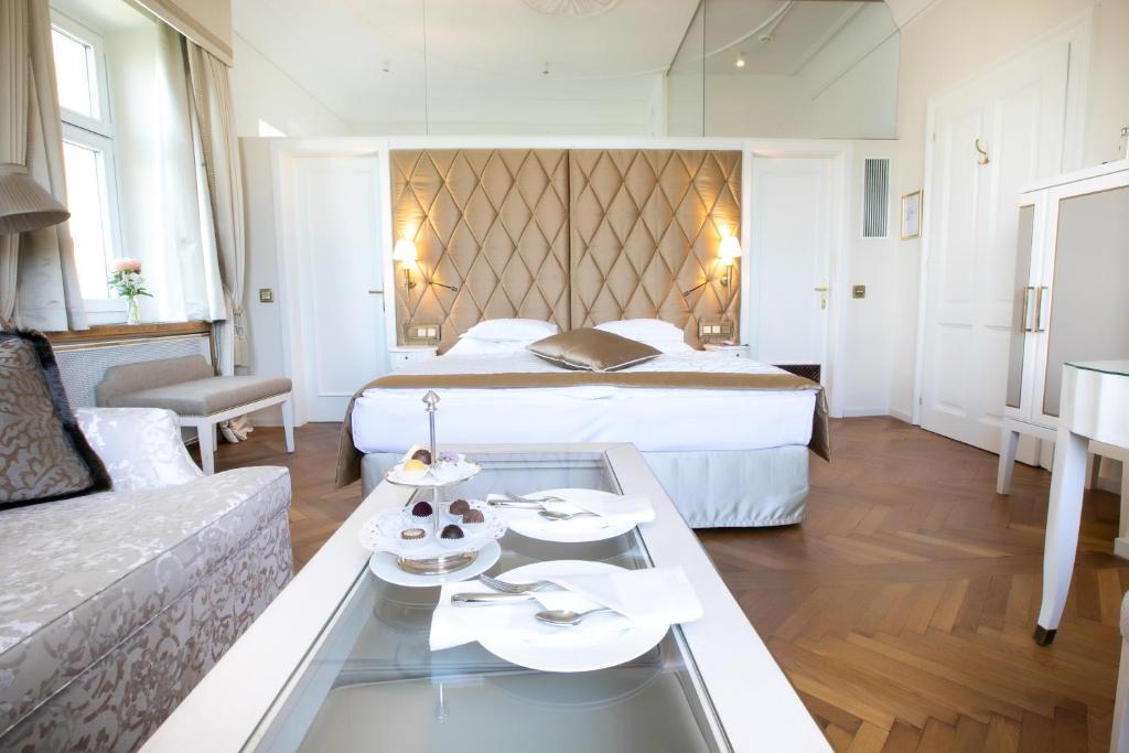 Hotel Schloss Mönchstein - 17