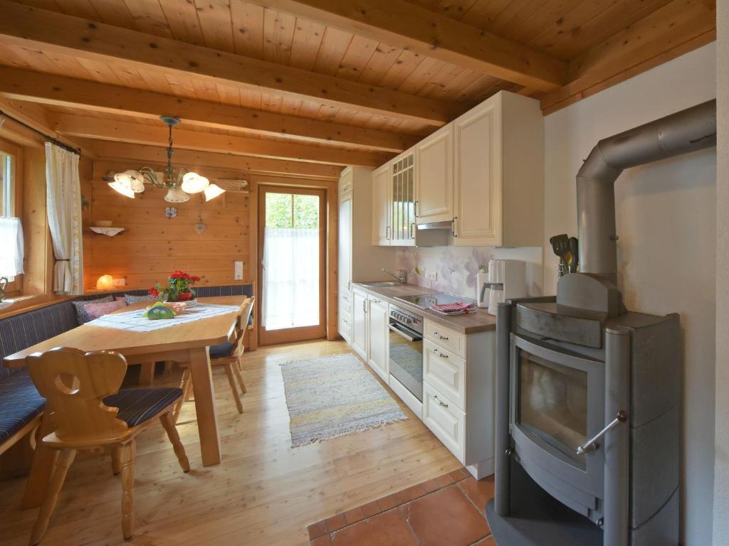 Kuchyňa alebo kuchynka v ubytovaní Haus Hasslacher