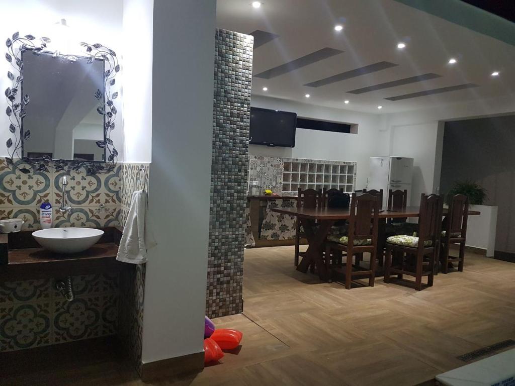  MANSÃO FRENTE A PRAIA - Locação de suítes com área de lazer compartilhada