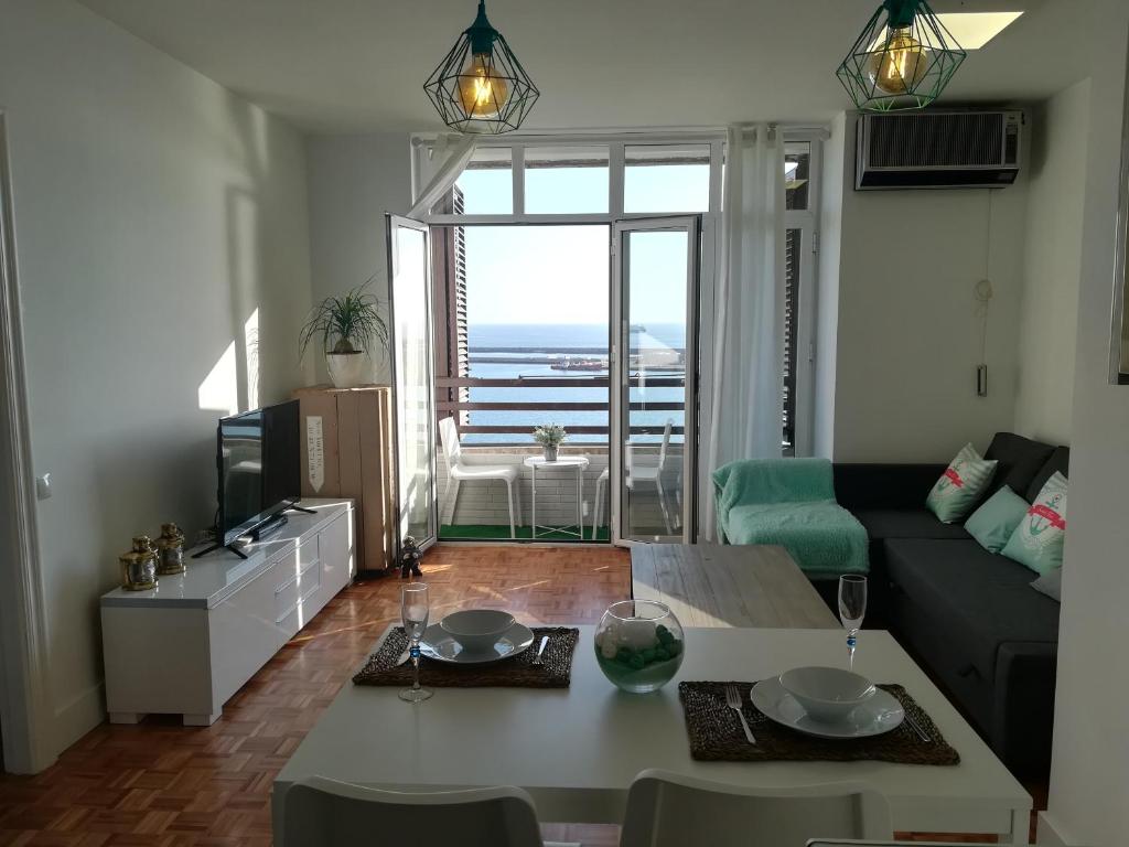 Khu vực ghế ngồi tại Apartamento El Parque con Vistas al Mar