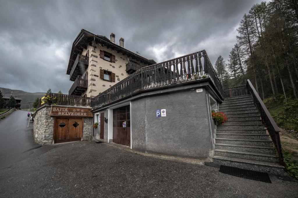 Budova, v ktorej sa apartmán nachádza