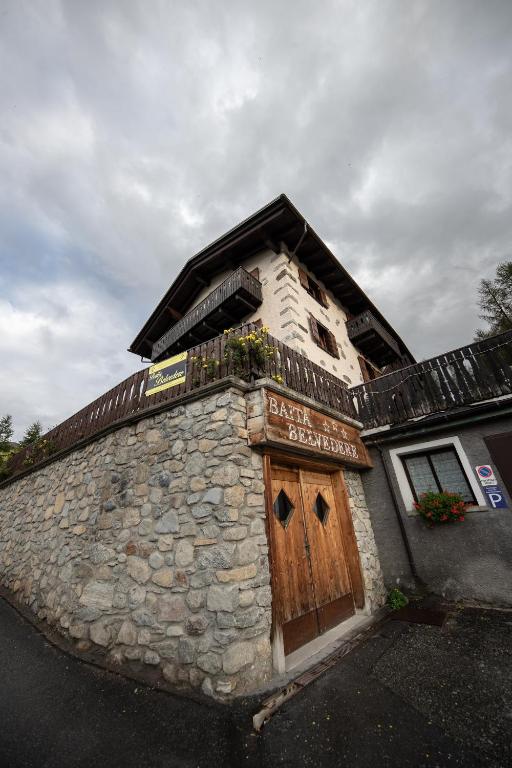 Budova, v ktorej sa apartmán nachádza