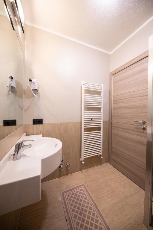 Kúpeľňa v ubytovaní Baita Belvedere Bondi & Teola - Appartamenti Abar