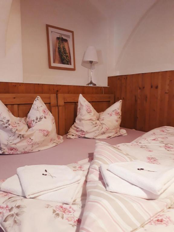 Postel nebo postele na pokoji v ubytování Pension Laura