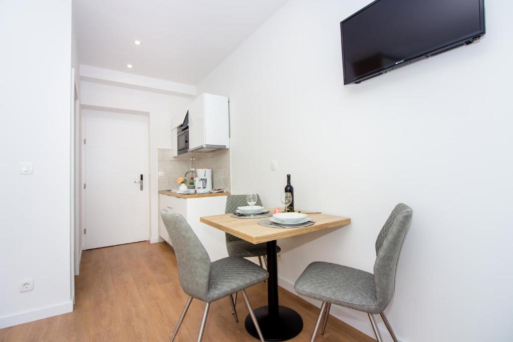 Lugo Apartments - 19