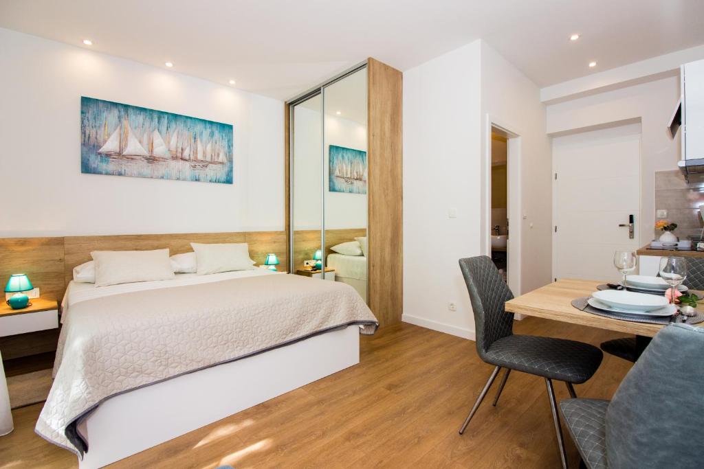 Posteľ alebo postele v izbe v ubytovaní Lugo Apartments