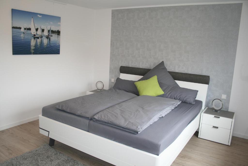 Postel nebo postele na pokoji v ubytování Auszeit am See