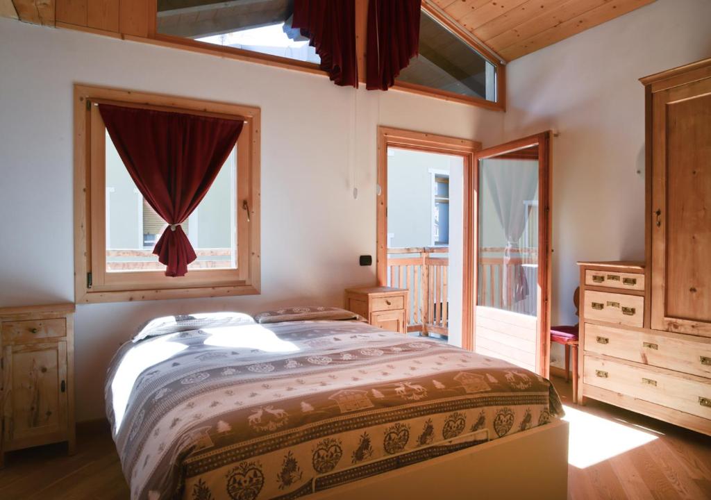 
a bedroom with a bed and a dresser at Premesan3 in Bormio
