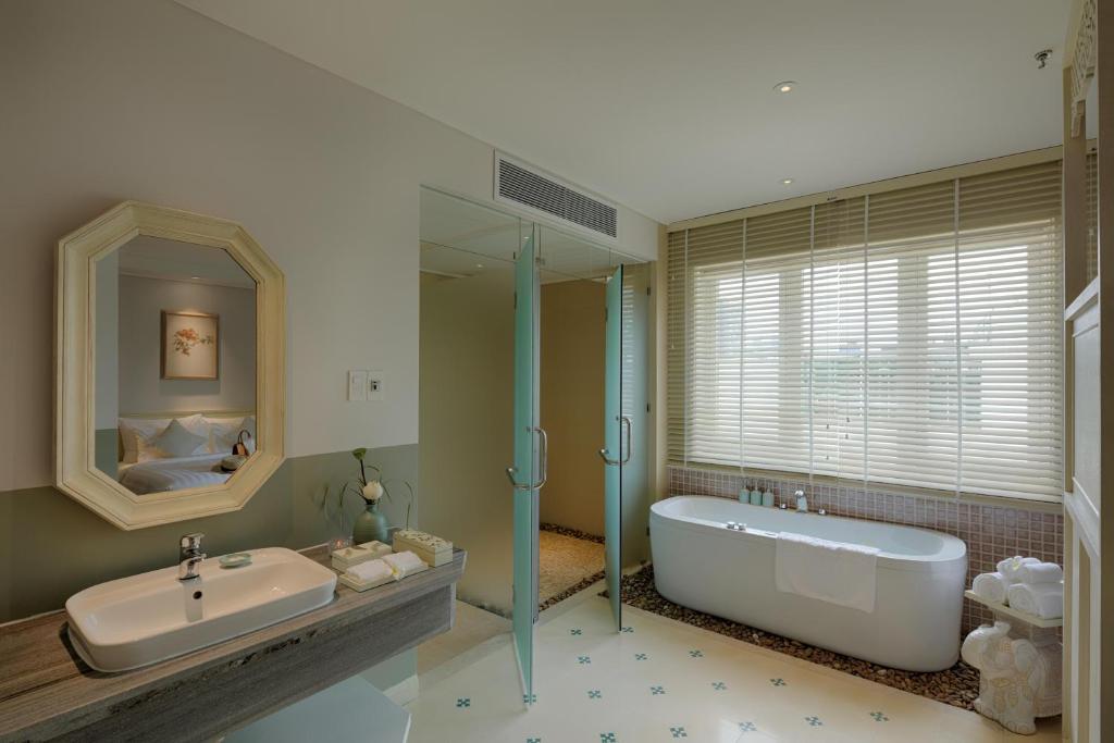 Suite Au Lac Charner + Trà chiều trên sân thượng