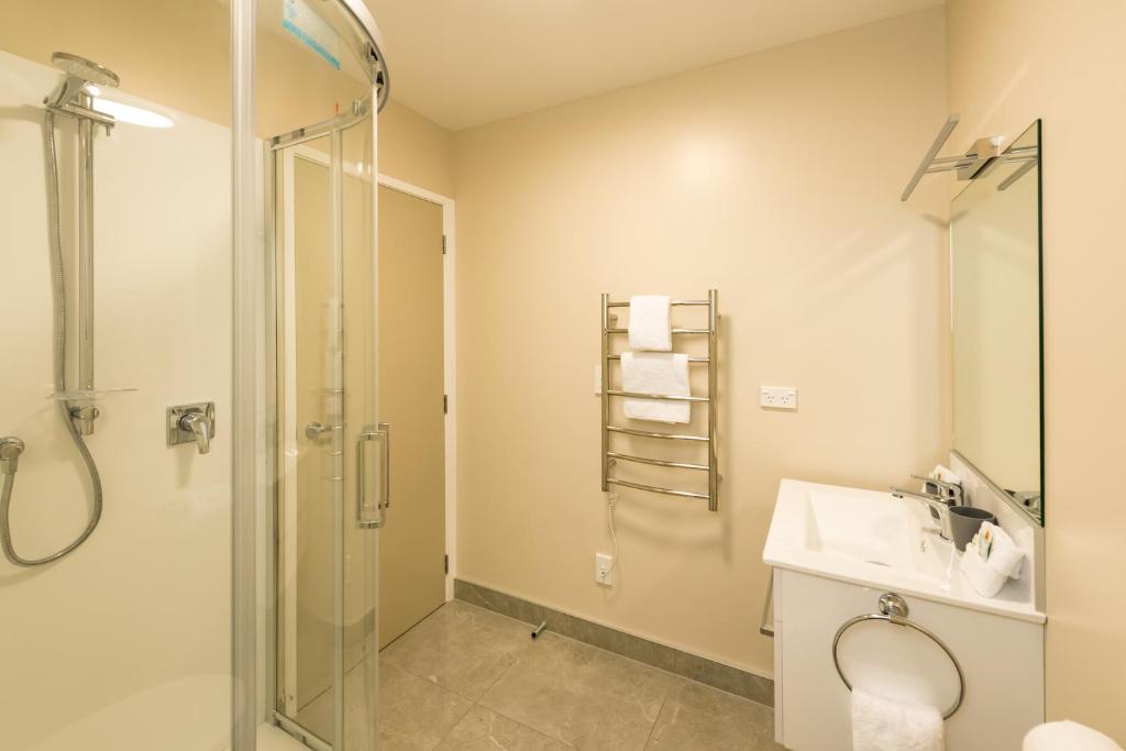 
Superior King Studio
