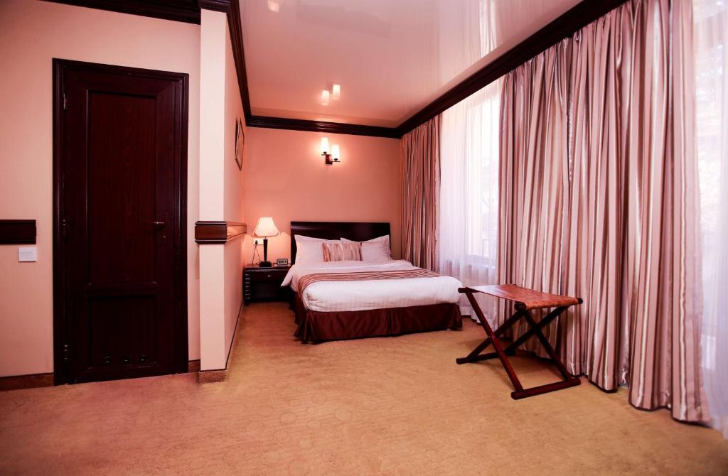 Postel nebo postele na pokoji v ubytování Best Western Plus Paradise Hotel Dilijan
