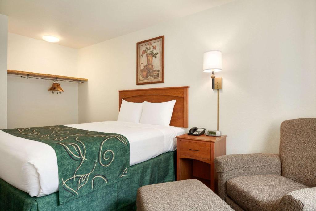 Travelodge by Wyndham Dunsmuir photo