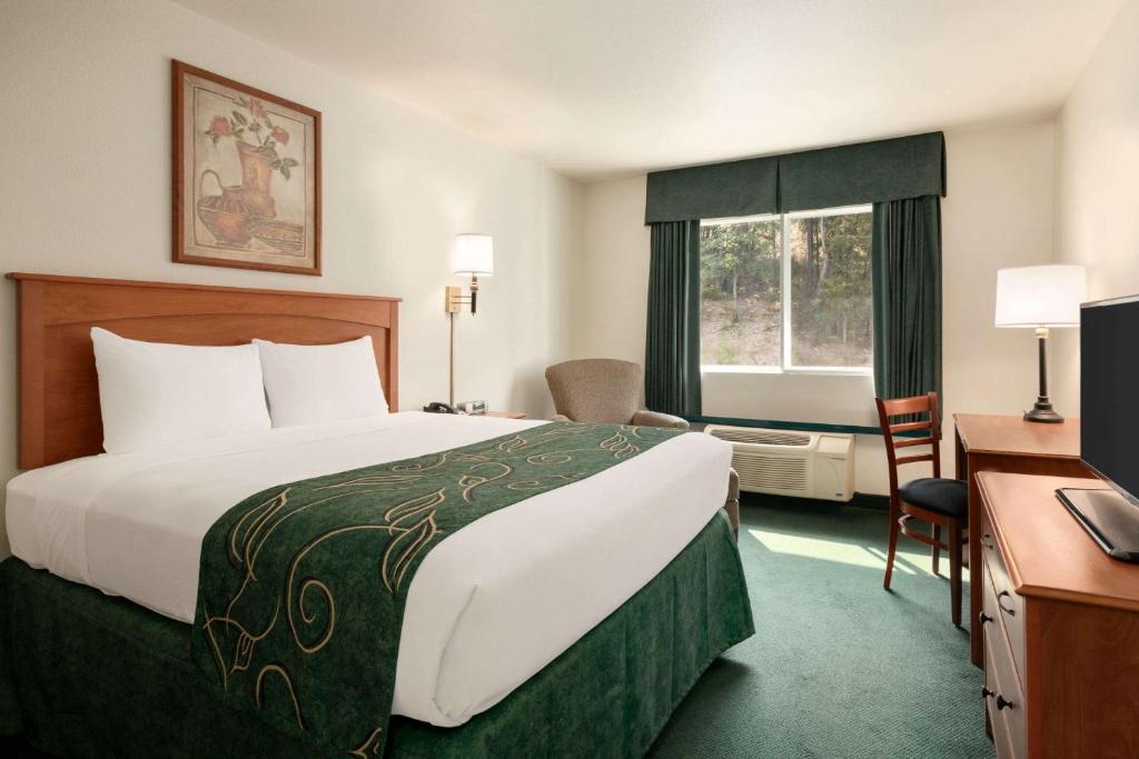 Travelodge by Wyndham Dunsmuir photo