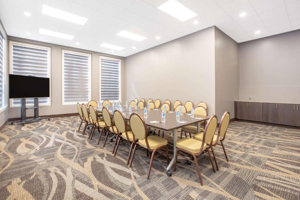 Super 8 by Wyndham Canmore - Resim 22