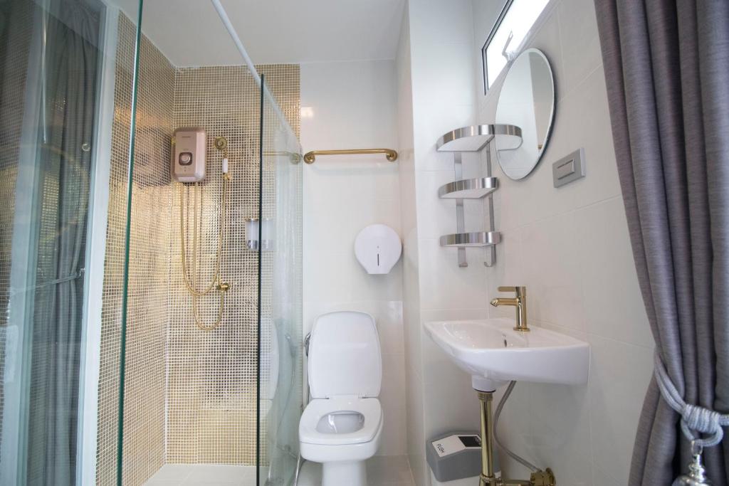 The LOL Elephant Hostel - 7