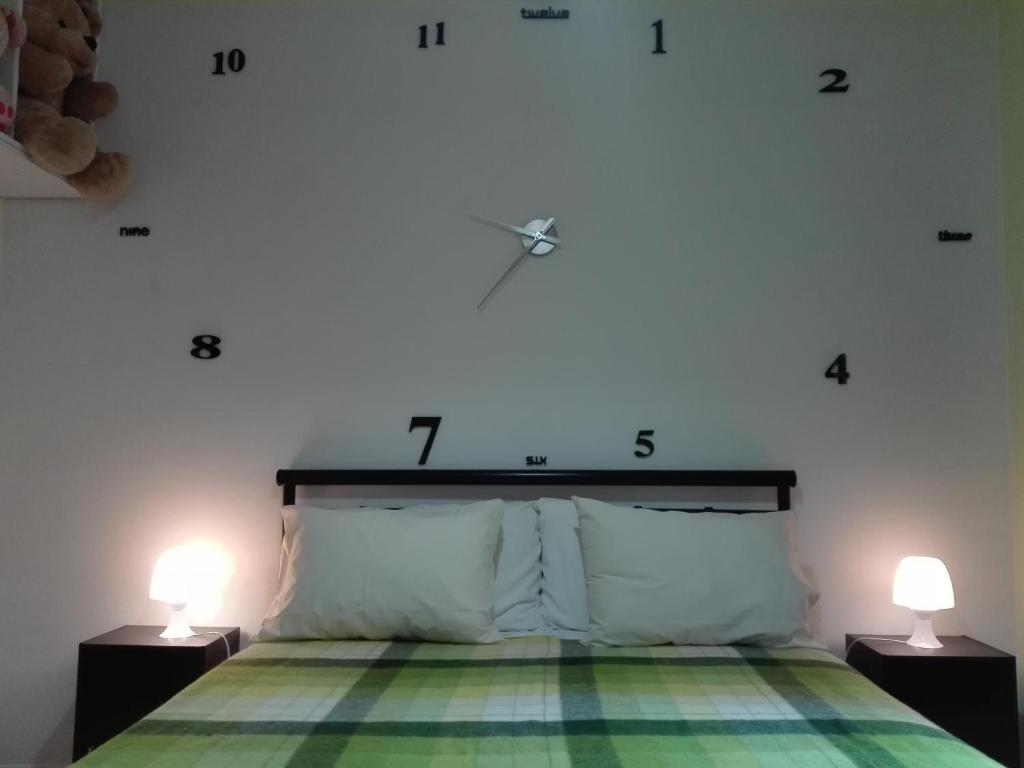 Łóżko lub łóżka w pokoju w obiekcie Athens Home 2