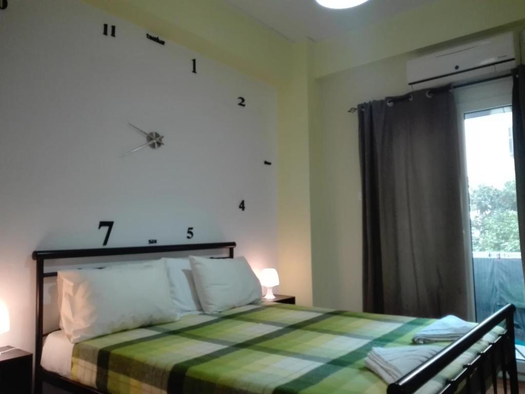 Łóżko lub łóżka w pokoju w obiekcie Athens Home 2