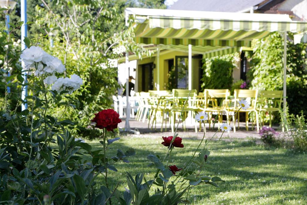 Zahrada ubytování Logis Auberge du Barrez