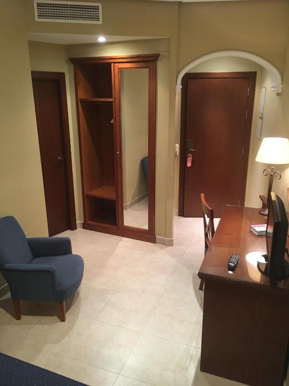 Hotel Manolo Mayo, Los Palacios y Villafranca – Bijgewerkte ...