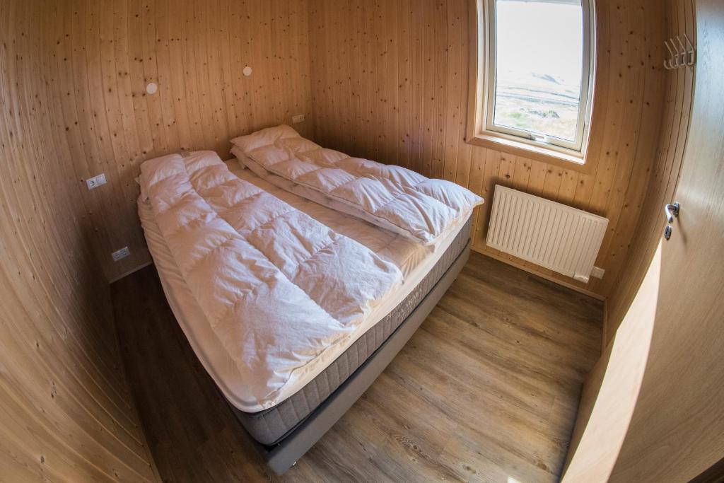 Postel nebo postele na pokoji v ubytování Myllulækur