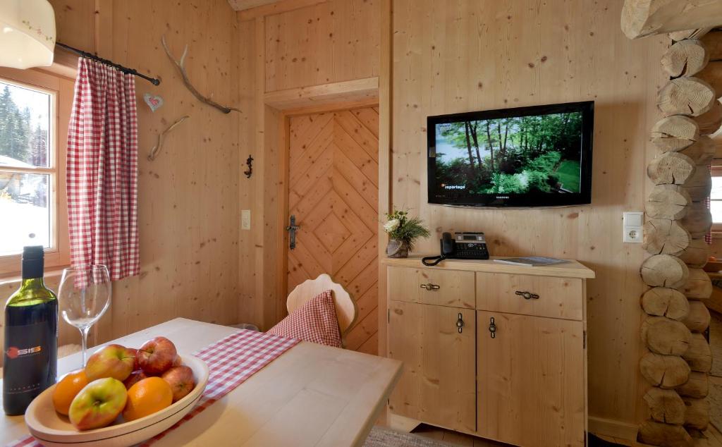 TV a/nebo společenská místnost v ubytování Almnest in Hochfügen mit privat SPA