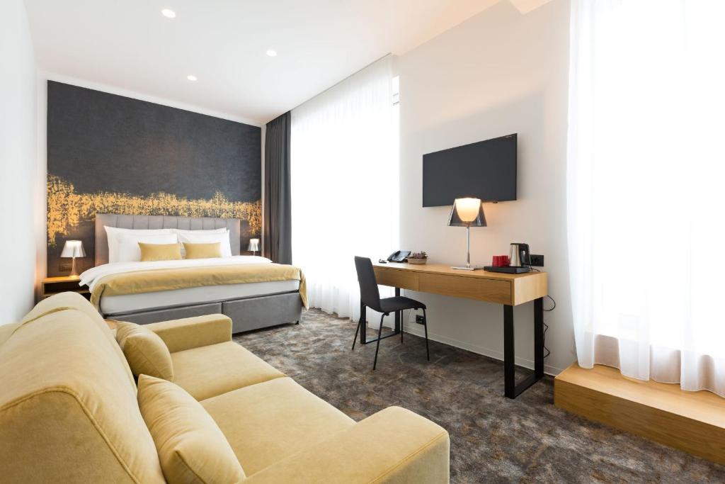 
Executive Double Room with Balcony and Museum View
