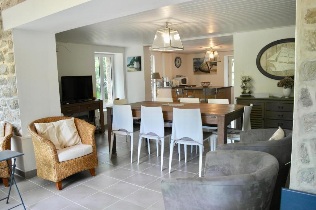 a kitchen and dining room with a table and chairs at 700m de la plage des Dames - Maison pour 9 in Noirmoutier-en-l'lle